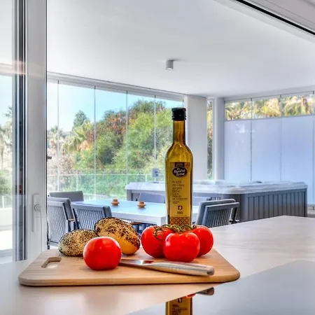 Luxury Apt. The One - Jacuzzi, , Gym & Pool Benalmadena