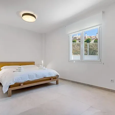 Apartment Luxury Apt. The One - Jacuzzi, , Gym & Pool *