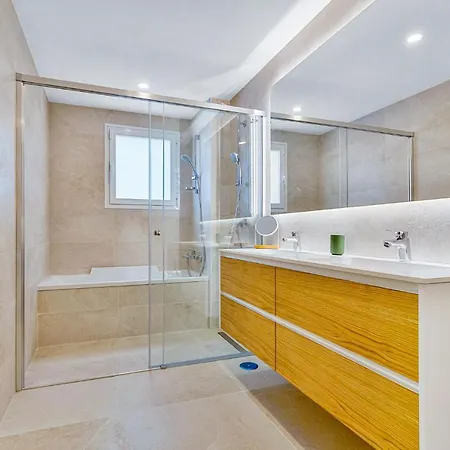 Luxury Apt. The One - Jacuzzi, , Gym & Pool Benalmadena