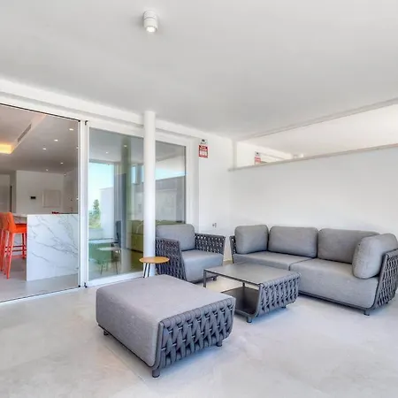 Apartment Luxury Apt. The One - Jacuzzi, , Gym & Pool *