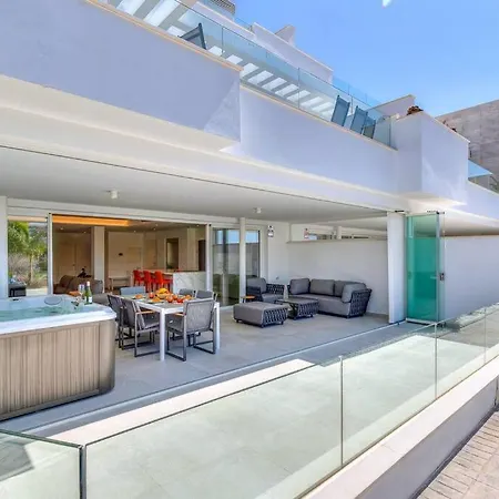 Luxury Apt. The One - Jacuzzi, , Gym & Pool * Benalmadena