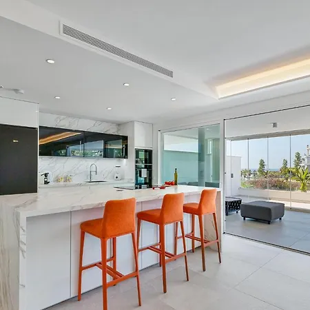 Apartment Luxury Apt. The One - Jacuzzi, , Gym & Pool *
