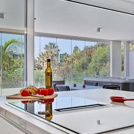 Luxury Apt. The One - Jacuzzi, , Gym & Pool *