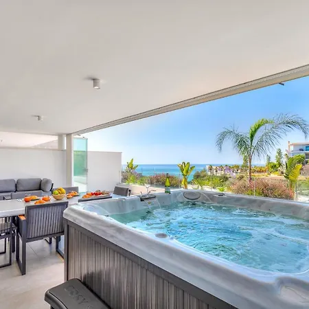 Luxury Apt. The One - Jacuzzi, , Gym & Pool