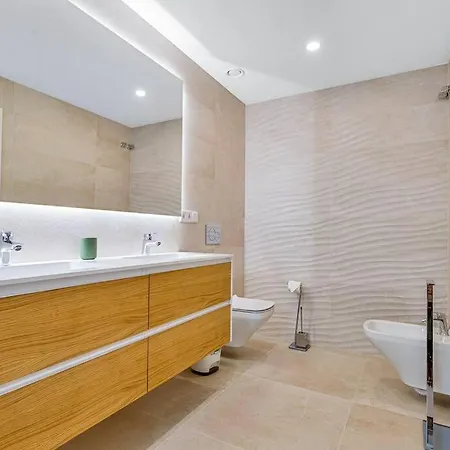 Luxury Apt. The One - Jacuzzi, , Gym & Pool Benalmádena